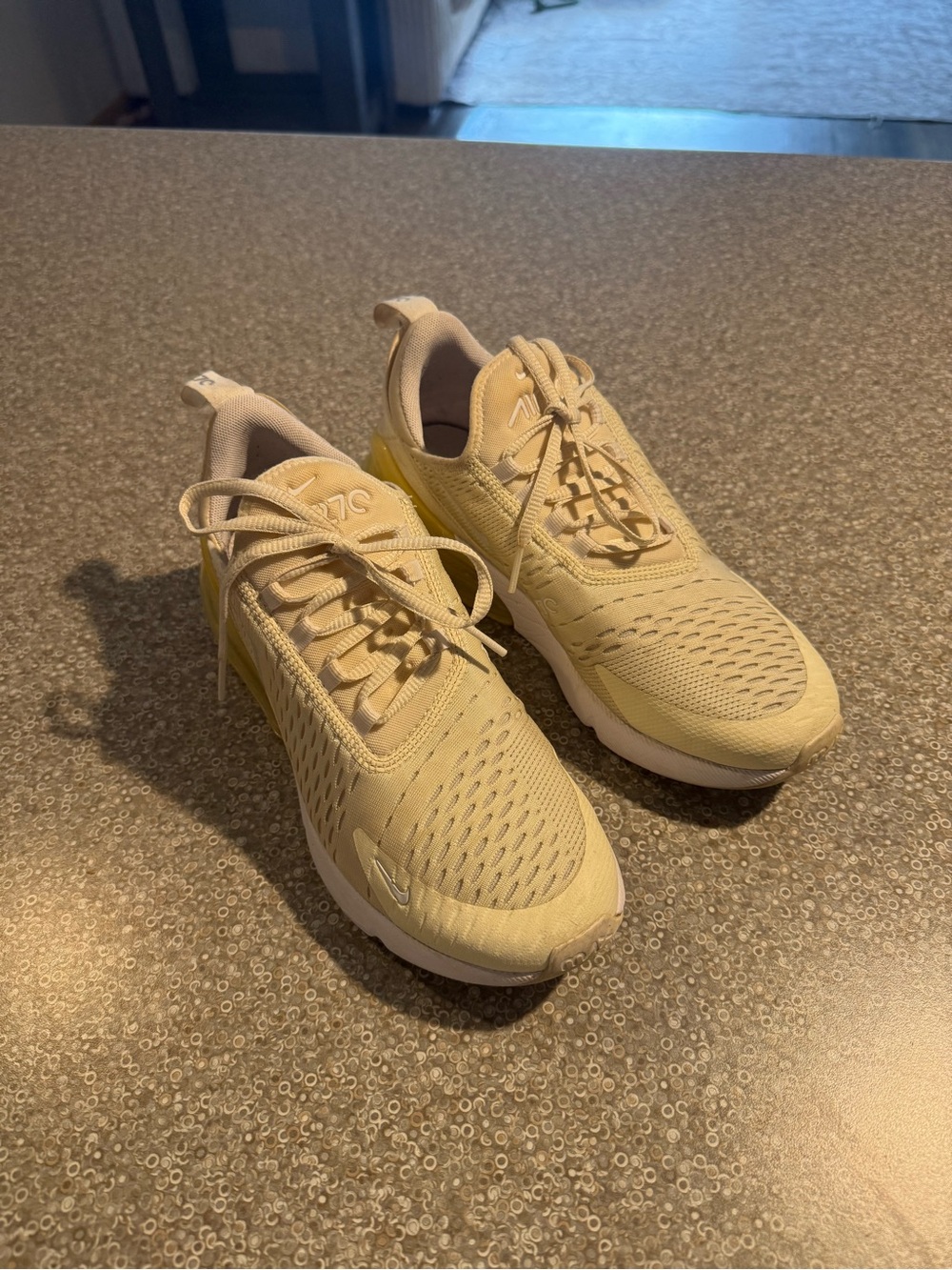 Women’s Nike Air Max 270 Size 8.5